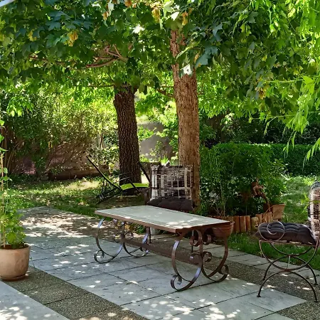 D'hotes La Chrysalide Bed & Breakfast *