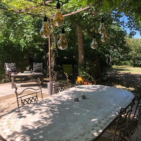 D'hotes La Chrysalide Bed & Breakfast *