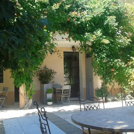 D'hotes La Chrysalide Bed & Breakfast