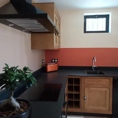 D'hotes La Chrysalide Bed & Breakfast *