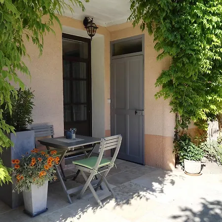 D'hotes La Chrysalide Bed & Breakfast
